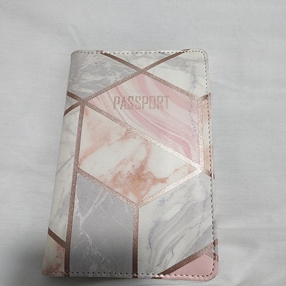 Marble colored passport holder - Picture 1 of 3